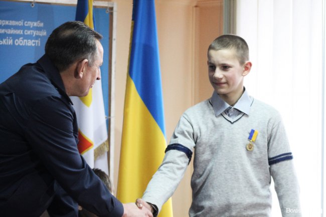 На Волині нагородили школяра, який врятував 8-річного хлопчика. ФОТО