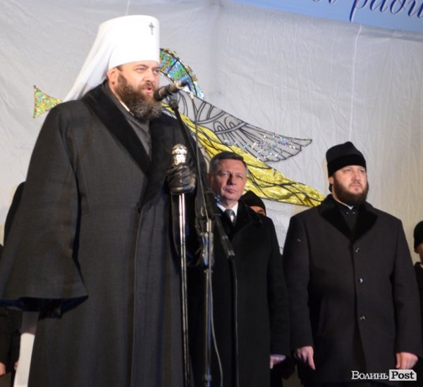 У Луцьку засвітили головні ялинки міста. ФОТО 