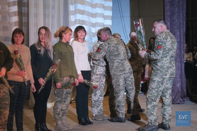 У Володимирі-Волинському урочисто вітали військових, які повернулися з ООС