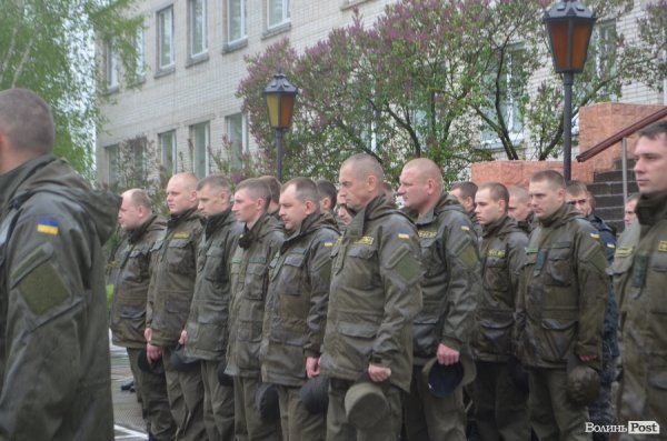 У Луцьку складали військову присягу під дощем