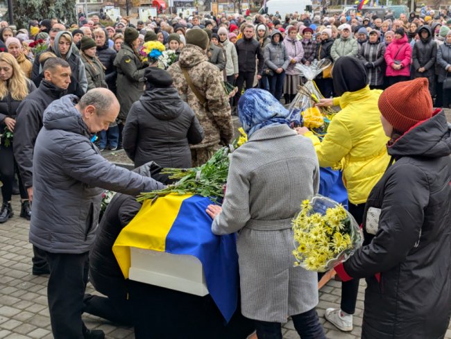 Загинула внаслідок авіаційного удару: на Волині попрощалися з військовослужбовицею Мариною Ізотовою