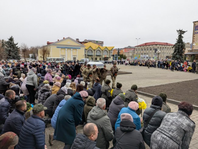 Загинула внаслідок авіаційного удару: на Волині попрощалися з військовослужбовицею Мариною Ізотовою