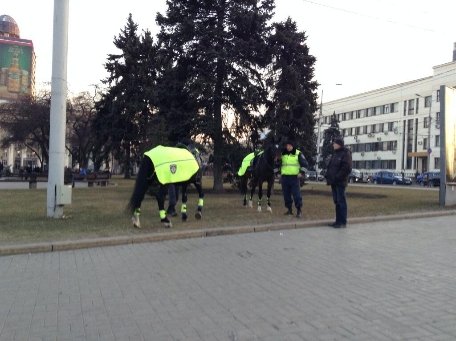 Донецькі сепаратисти обстріляли українських активістів петардами. ФОТО