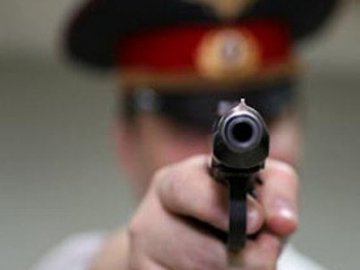 У Луцьку колишній міліціонер із пістолета поранив чоловіка