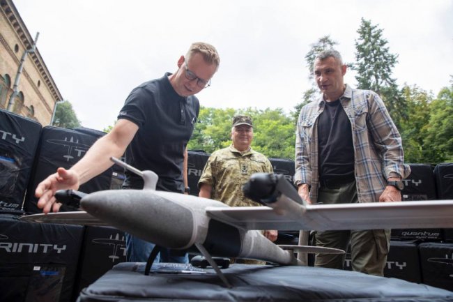 Кличко передав прикордонникам першу партію картографічних дронів Quantum System