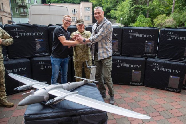 Кличко передав прикордонникам першу партію картографічних дронів Quantum System