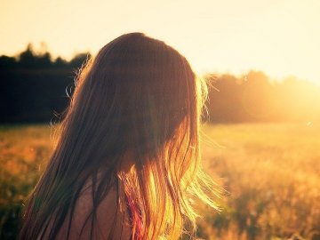 Пішла з бабусею у ліс по ягоди й заблукала: на Волині трасою йшла 11-річна дівчинка. ВІДЕО