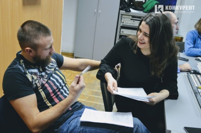 А Сергій Шараєвський, як досвідчений режисер, дає настанови і поради