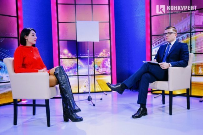 Ведучі Галина Падалко й Тарас Шкітер перед інтерв'ю з митрополитом Михаїлом