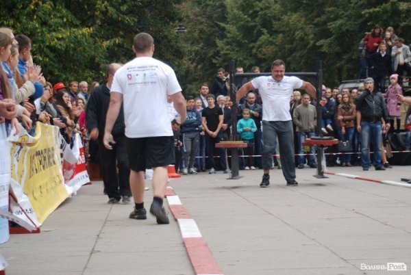 Як у Луцьку змагалися силачі. ФОТО