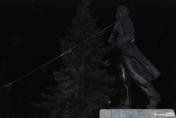 «Ленін, гудбай»: повалені ідоли на Волині. ФОТО