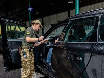 Трьом чоловікам, які намагалися незаконно виїхати через волинський кордон, оголосили  про підозру