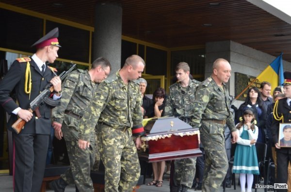 Луцьк попрощався із загиблим вояком «Айдару». ФОТО