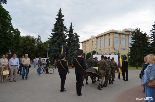 Луцьк попрощався із загиблим вояком «Айдару». ФОТО