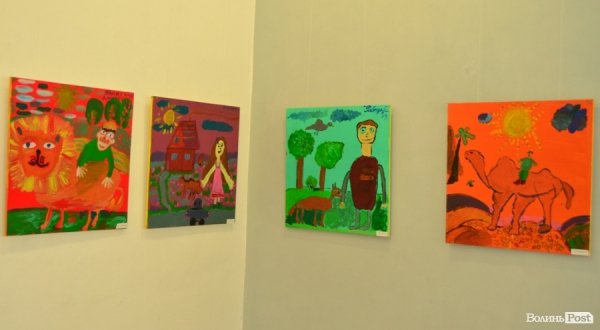 Діти малювали 15-метрову панораму Луцька. ФОТО