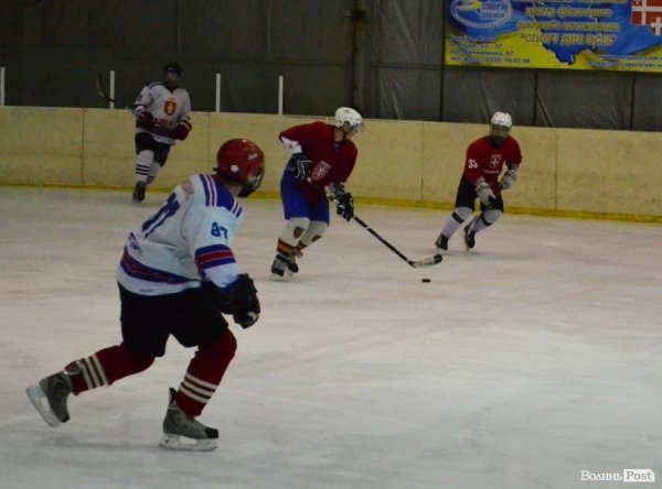 За підтримки УДАРу на Волині визначили кращих хокеїстів. ФОТО*