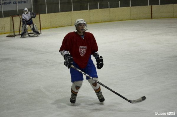 За підтримки УДАРу на Волині визначили кращих хокеїстів. ФОТО*