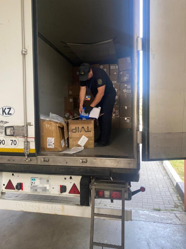 Через «Ягодин» хотіли незаконно провезти китайські товари на майже 2,5 мільйона. ФОТО