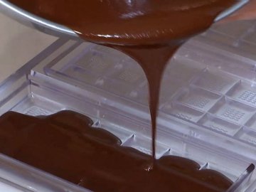 У швейцарському місті йшов «шоколадний дощ»