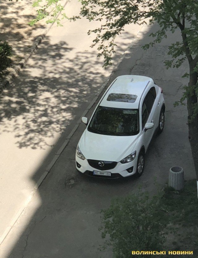 У Луцьку вночі викрали  Mazda