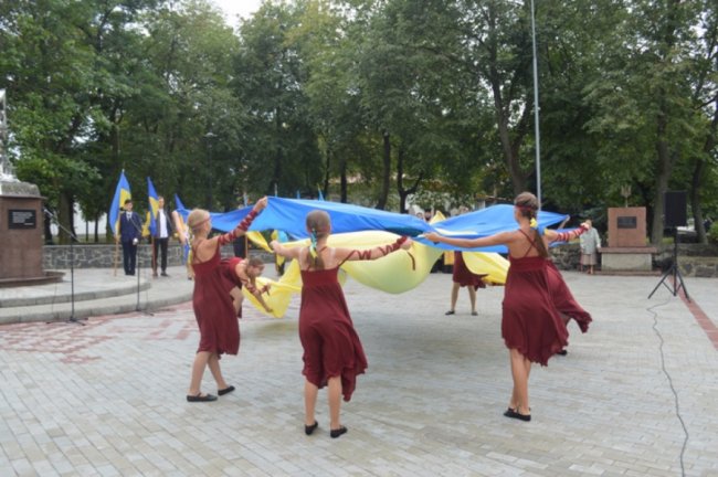У жовто-блакитному одязі та з парасолями: у Ковелі відзначили День Прапора