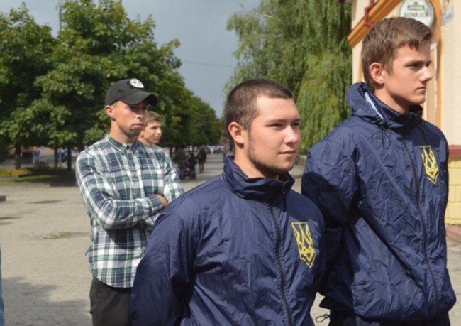 У жовто-блакитному одязі та з парасолями: у Ковелі відзначили День Прапора