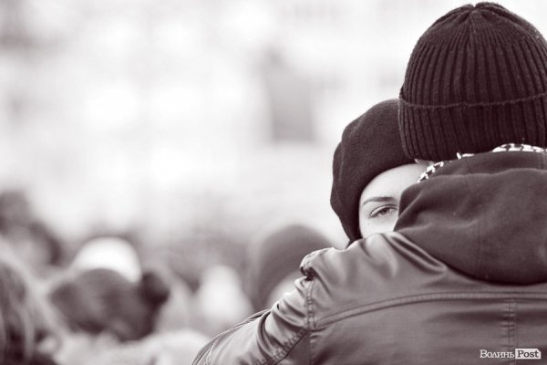 Любов на луцькому Євромайдані. ФОТО