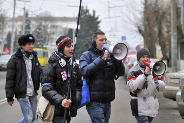 «Сидячий» пікет під прокуратурою Волині. ФОТО