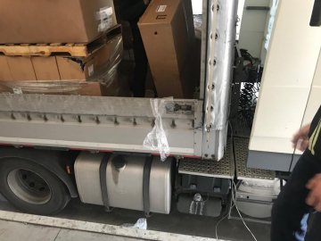 На «Ягодині» знайшли контрабанду на півтора мільйона, замасковану під «гуманітарку». ФОТО