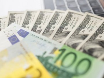 Долар і євро продовжують падіння: курс валют у Луцьку на 15 травня