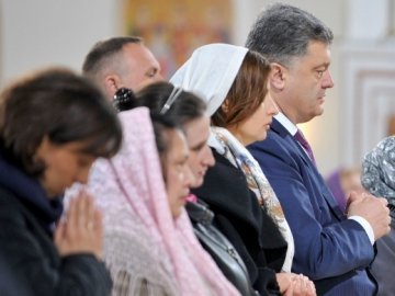 Петро Порошенко на Пасху відвідав храми основних конфесій і привітав віруючих із святом. ФОТО*
