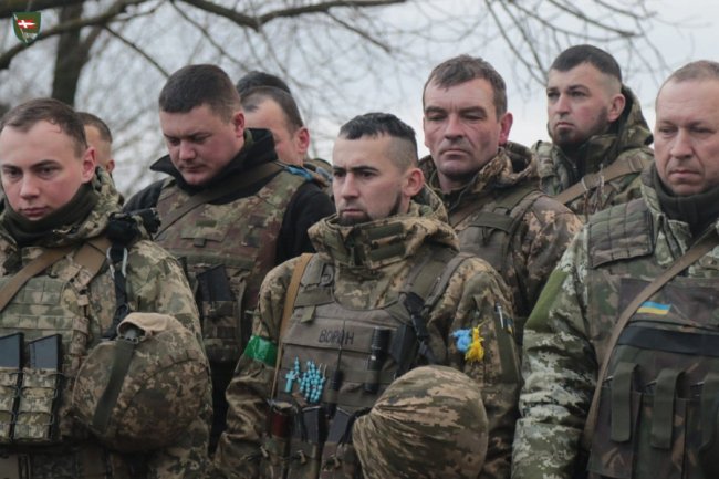 Як воїни 14 ОМБр пірнали у річку на Водохреще. ФОТО