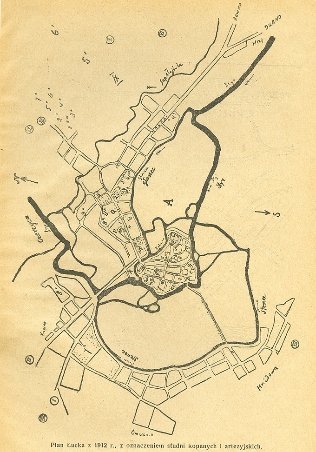  План Луцька 1912 року з позначенням копаних і артезіанських криниць. Зображення з книги 