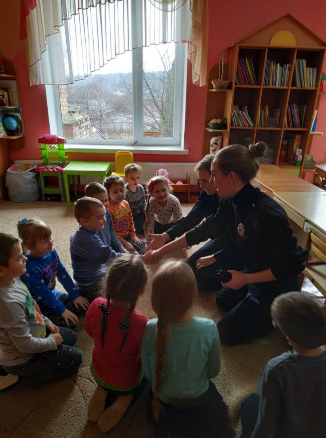 Радісні вигуки в рацію та захват в очах: як малечу Гіркої Полонки вчили безпеці руху