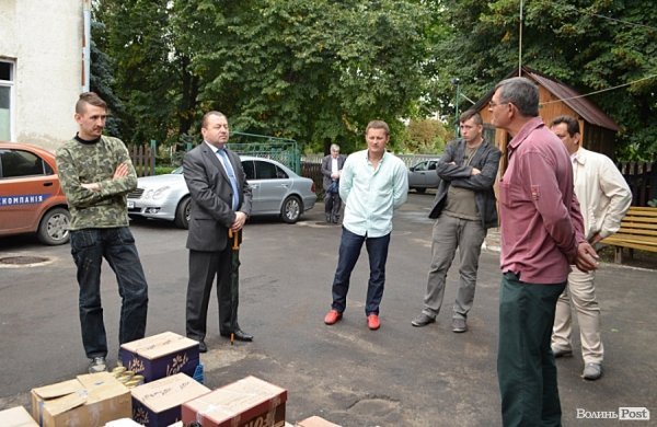 Луцькі депутати передали «айдарівцям» допомогу. ФОТО