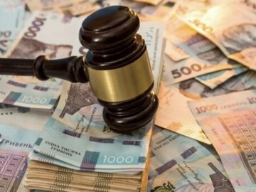 У Луцьку водія, який врізався в припарковану автівку і втік, оштрафували на понад 3 тисячі гривень 