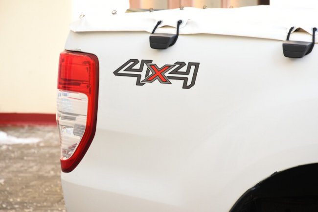 Луцька громада передала військовим автівки