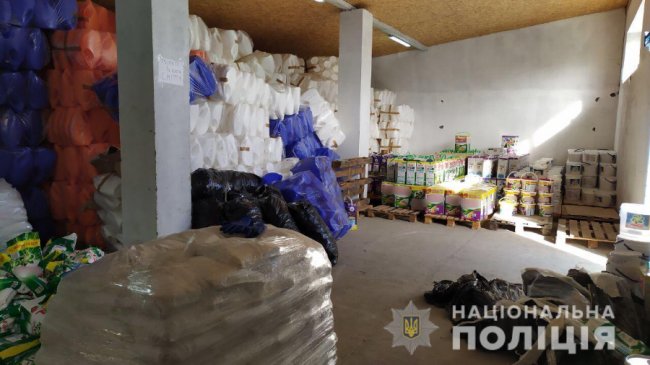 Збували товар у 4 країнах: кіберполіція викрила мережу з виготовлення фальсифікованої побутової хімії