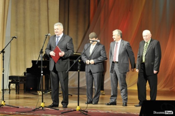 У Луцьку нагороджували працівників телебачення, радіо і зв’язку. ФОТО