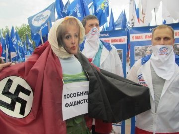 У Криму «антифашисти» спалили опудало Фаріон. ФОТО. ВІДЕО