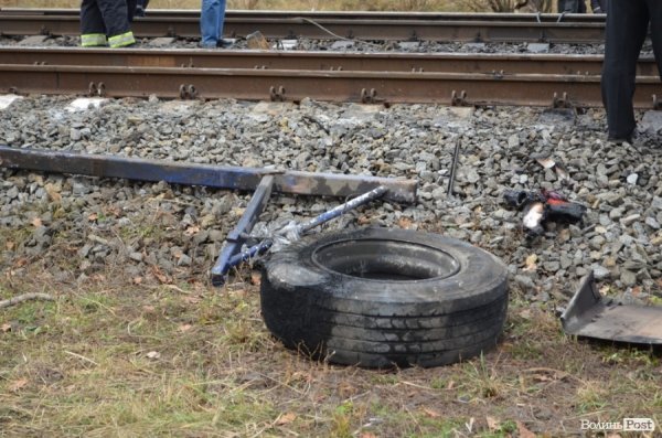 На Волині поїзд влетів у вантажівку і загорівся: подробиці аварії. ФОТО