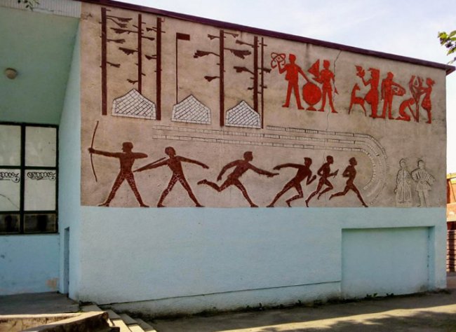 Радянські мозаїки на фасадах луцьких будинків. ФОТО