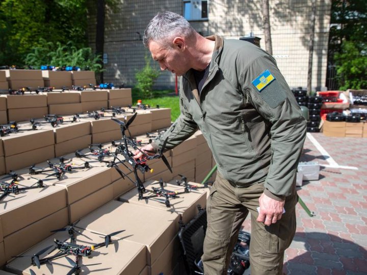 Кличко: Бійці двох бригад отримали від киян 2500 дронів, устаткування до них та системи РЕБ