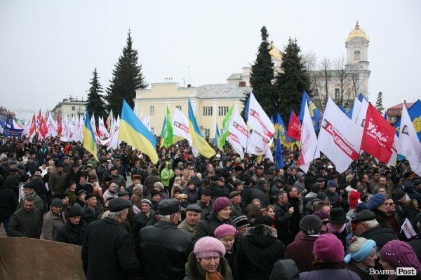 «Вставай, Україно» у Луцьку: обличчя протесту. ФОТО