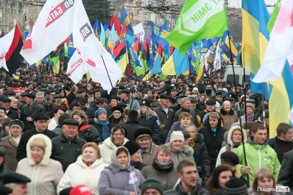 «Вставай, Україно» у Луцьку: обличчя протесту. ФОТО
