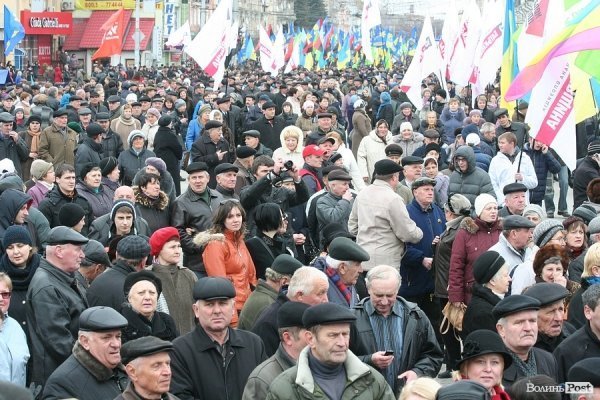 «Вставай, Україно» у Луцьку: обличчя протесту. ФОТО