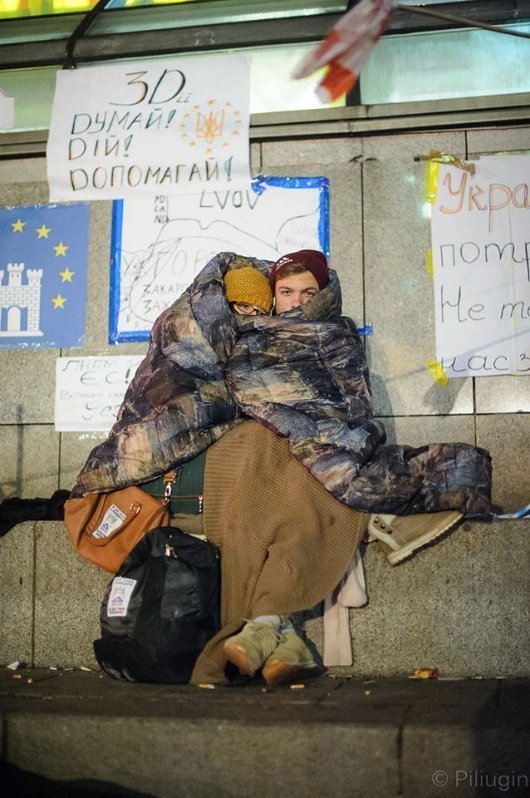 Фото за декілька хвилин до розігнання Майдану. ФОТО