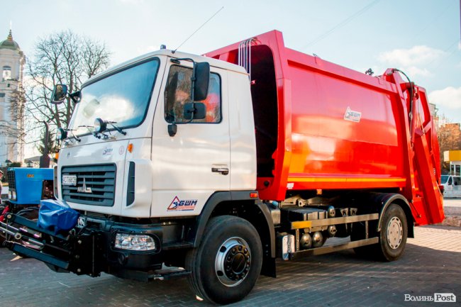 У центрі Луцька – виставка машин. ФОТО