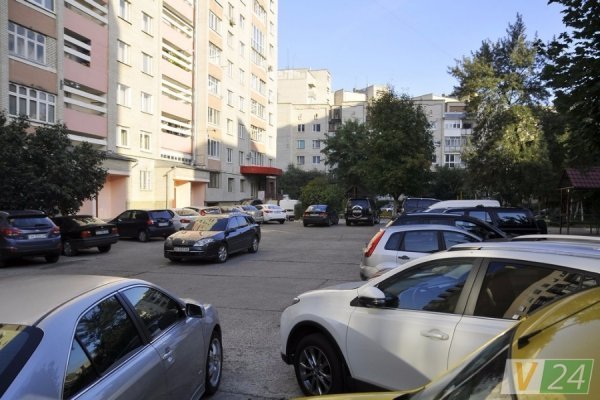 «Автоколапс» у луцьких дворах