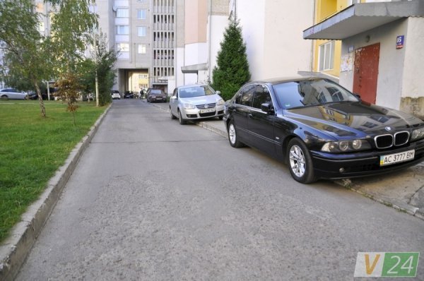 «Автоколапс» у луцьких дворах